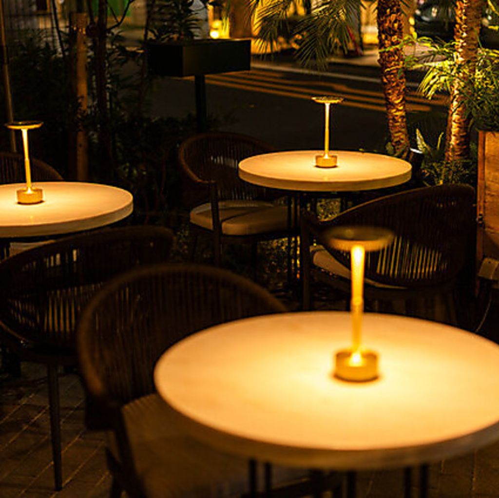 エスニック バル アジア 新宿駅 テラス デート 女子会 ソファ ランチ ディナー 隠れ家