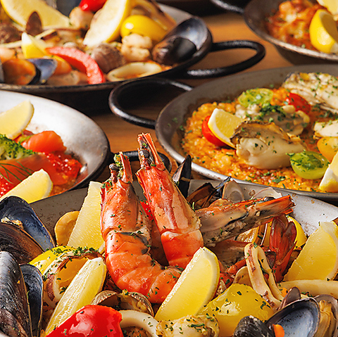 スペインやイタリアのワイワイと賑やかに食べて飲んで喋って楽しめる食堂がコンセプト