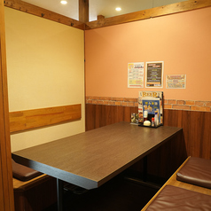 ゆったり寛げる掘り炬燵席。半個室となっております。会社宴会に最適です♪