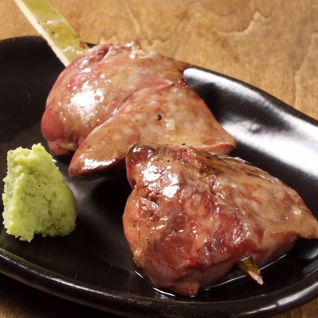 希少な部位白レバーは、鶏ジローの人気No１！！臭みは少なくふっくらとろけるような味わいです！