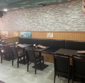 《宴会利用や貸切も大歓迎です！》店内は広々としておりパーティーや2次会などの目的に合わせてご利用頂けます！テーブル席は少人数も◎柔らかな光に包まれる照明の中、静かに本場の音楽が流れる店内は雰囲気も最高ですお♪まったりと過ごせる居心地よい空間も魅力です！