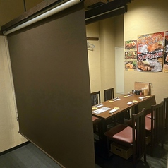 【5～20名様個室】ご宴会や女子会向けの半個室完備！ご宴会に是非ご利用ください。4名様テーブル席×2、6名様テーブル席×2ご用意しております。