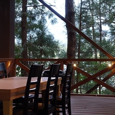 【BASE】定員：2～6名コテージ～KUUSI～の下のある隠れ家的サイト。2テーブルご用意しております。