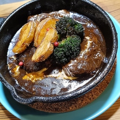 牛すじデミ煮込み