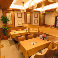 多様なシーンにぴったりの広々とした店内