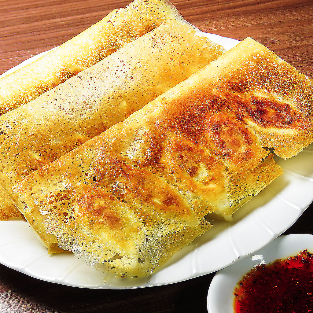 餃子激戦区蒲田でも話題の逸品！自慢の羽付焼餃子はとにかくサクサクでジューシー♪