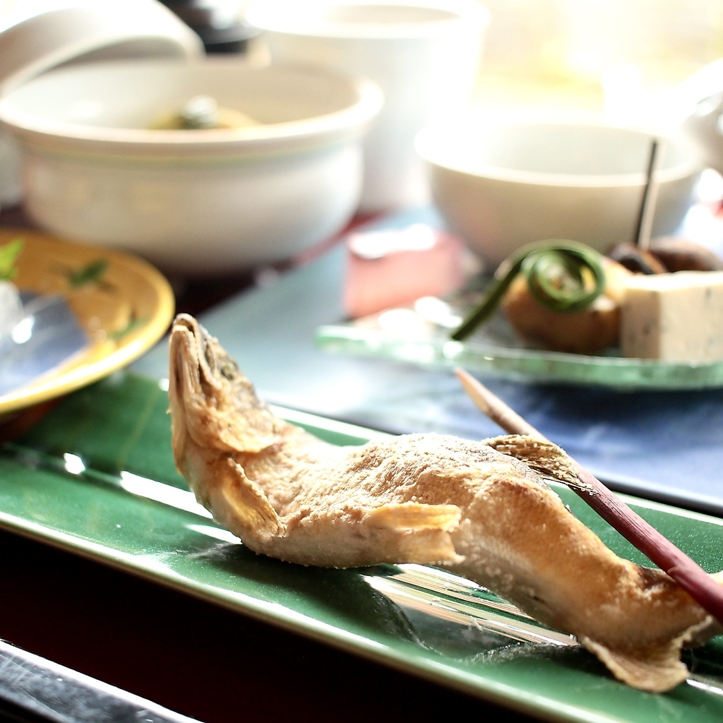 毎月献立が変わる「月替わりの会席」では旬の食材をお楽しみいただけます。（写真は「皐月の会席」）