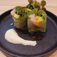 鶏ハムとアボカドの生春巻