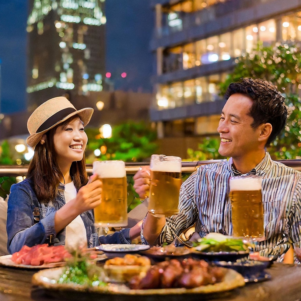 新宿屋上ビアガーデンで、夜景とビールで非日常の体験を。