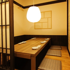 【2～120名様：幅広い人数と用途に対応した掘りごたつの個室】2名様～最大120名様までご案内可能な掘りごたつ席を完備しております。会社宴会やご友人との飲み会はもちろん、同窓会にも最適！お気軽にお問い合わせください。