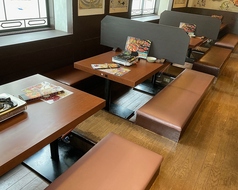 お子様連れから宴会まで最大３２名様入れる掘りごたつ席あります