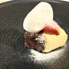 遊び心と季節を映す、ここだけのオリジナルデザートの写真