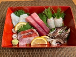 【テイクアウト】お造り2人前5,000円季節の貝類、白身、本マグロトロ使用