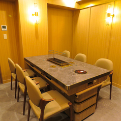 4～6名様でご利用できる個室2部屋もご用意あります！カラオケ付き（カラオケ使用料無）但し、個室使用料として1000円いただきます。