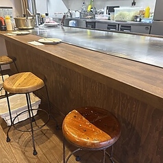 お一人様も大歓迎のカウンター席。