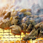 人気メニュー「みやざき地頭鶏」の地鶏炭火焼。宮崎郷土料理も勢揃いです。