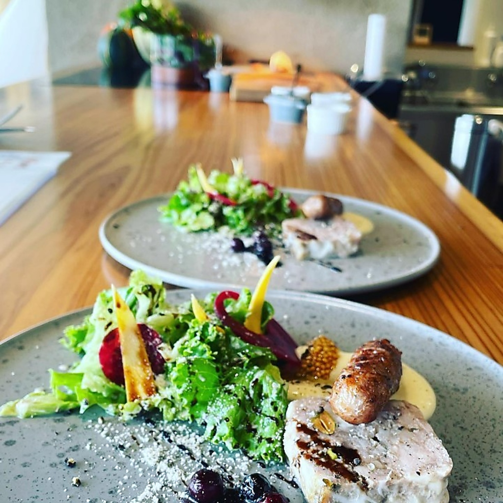 落ち着いた雰囲気の当店はデートにも最適です◎大切な方とのお食事をごゆっくりとお楽しみください！