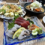 新鮮なお刺身と名物料理