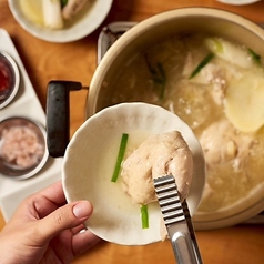 絶品タッカンマリ — 心も体も芯から温まる！鶏の旨味がギュッと詰まったコラーゲンたっぷり特製鍋の写真