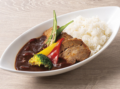 【ランチ】選べるメインディッシュ：牛バラ肉煮込みのハッシュドビーフ