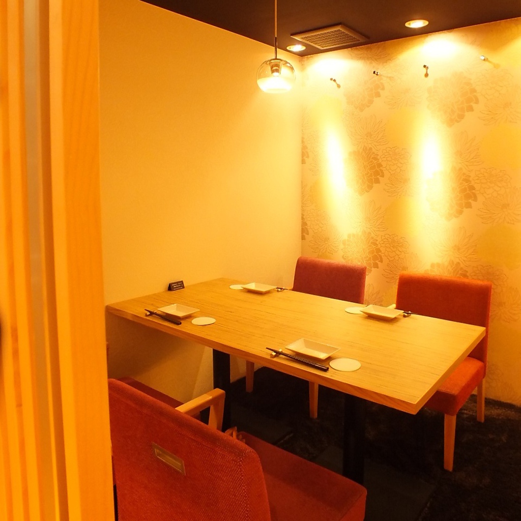 落ち着いた個室は接待等、お仕事でのご利用にもピッタリです。