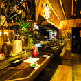 おひとり様やサシ飲み、カジュアルなデートにぴったりのカウンター席♪もちろん感染症予防対策も徹底しております◎パーテーションを設置したり、検温や消毒の機械設置、非接触型決済の導入など、少しでも安心してお過ごし頂けるよう努めております。