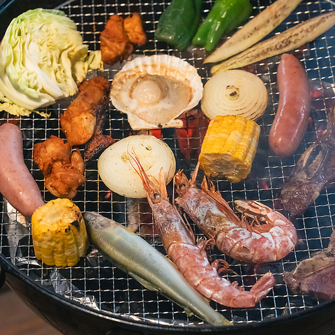 グランピング施設に牡蠣小屋オープン！