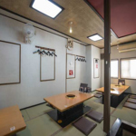 広々とした店内で、家族や仲間とゆったり焼肉を楽しめる空間です♪