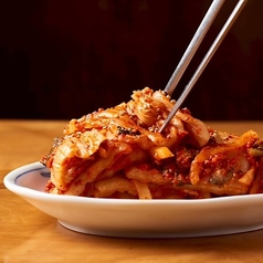 手作り本格キムチ — 韓国の祖母から受け継いだ秘伝の味。辛さの中に奥深い旨味が広がる自家製キムチの写真