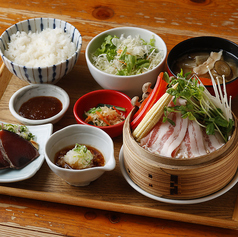 炭焼きかつおたたきと小さな蒸ししゃぶ定食