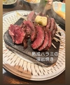 料理メニュー写真 熟成ハラミの溶岩焼