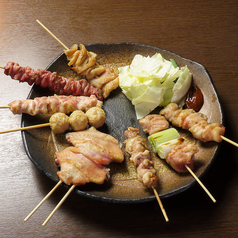 当店で人気の絶品おすすめメニュー『串焼き盛り合わせ』
