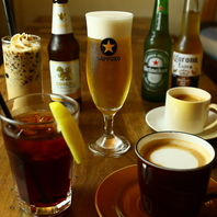 おしゃれな空間でカフェ利用もお酒も自由に楽しむ♪