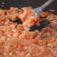 トッピングで自分流にカスタマイズ！絶品もんじゃ