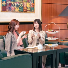 【デート利用におすすめ】窓から素晴らしい景観が広がる開放的な空間で、特別な日のデートを演出いたします。