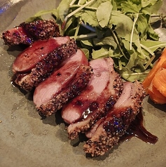 鴨肉の赤ワインソース仕立ての写真