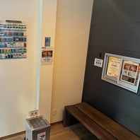 喫煙室でタバコの販売もしています。