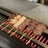 香ばしく焼き上げる自慢の串焼きや焼きとんを堪能♪