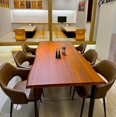 6名まで利用可能なテーブルをご用意。