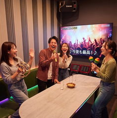 通常のお部屋も広々快適！大迫力モニターでテンションぶち上げ！