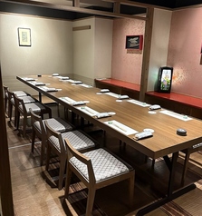12名様まで利用可能なテーブル席。