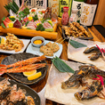 豪華食材を料理長自らの目利きで厳選した食通をも唸らせる料理の数々をリーズナブルにご提供♪本来ではご提供は難しいのですが独自ルートでの開発で実現♪その分数は限定数のみ！早い者勝ちです。予めご予約いただければ団体様や貸切にもご対応可能。ご予約はネットから24時間受付中！。【新橋／居酒屋／個室／飲み放題】