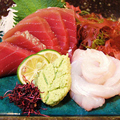 料理メニュー写真 おまかせ直送鮮魚のお刺身三種盛