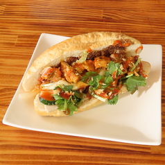 牛肉煮込みバインミー