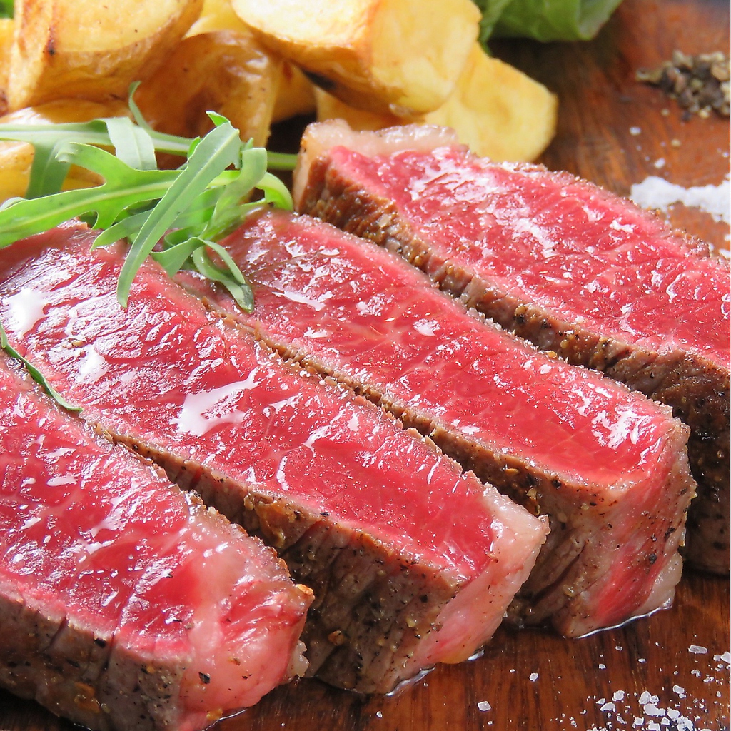 国産牛ハンバーグプレートやモチモチ生パスタなど1200円～ランチをご用意。