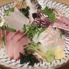 鮮魚のお造り三種盛り合わせ