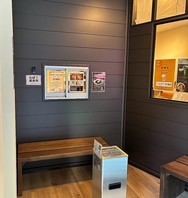 喫煙者の居心地を最優先に考えた、喫煙特化型カフェ。