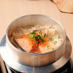 鮭といくらの絶品土鍋ご飯