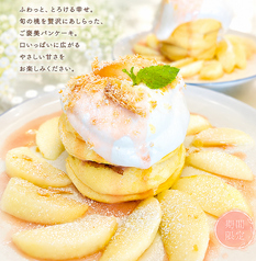 桃たっぷりのスフレパンケーキ