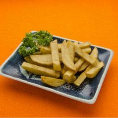 冷やしトマト ／ 生ポテトフライ ／ 胡瓜たたき ／ にんにく揚げ